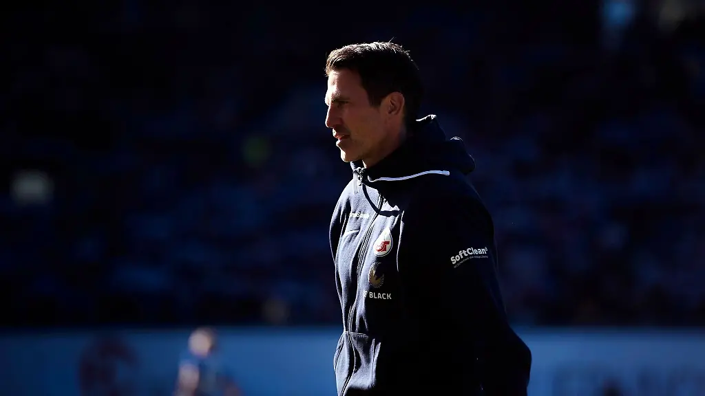 Rostocks-Trainer-Patrick-Gloeckner-betritt-das-Stadion