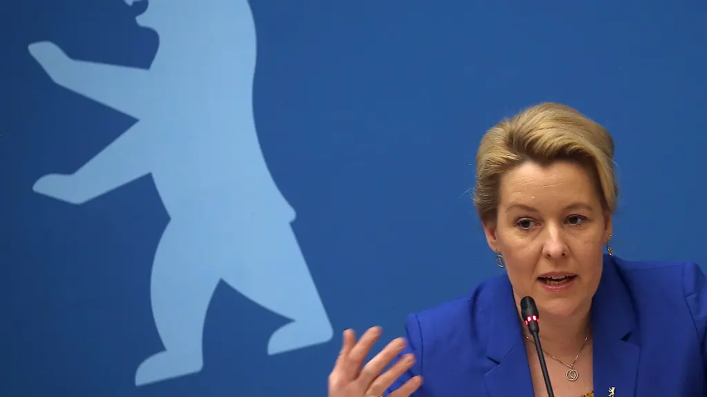 Franziska-Giffey-beantwortet-auf-einer-Pressekonferenz-Fragen