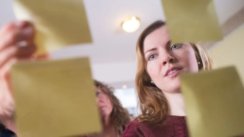 Ihre-Vorgesetzten-wollen-all-Ihre-Arbeitsschritte-bis-ins-kleinste-Detail-regeln-Dann-kann-es-sinnvoll-sein-das-offene-Gespraech-zu-suchen-und-fixe-Vereinbarungen-zu-treffen