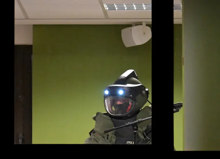 89394f1b0a6f459dacb71dc4e8cecc28