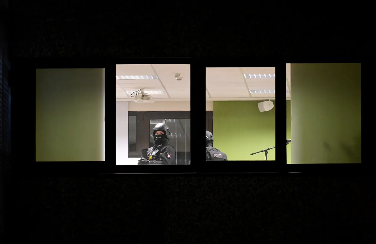 839bcd3daeef6e4941bac8fc64e55918