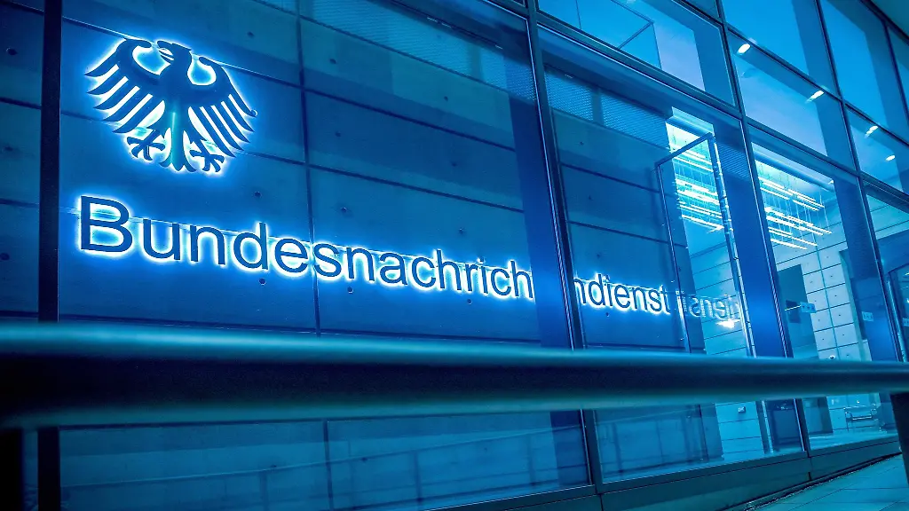 Der-Eingang-zum-Bundesnachrichtendienst-BND-der-Zentrale-in-der-Chausseestrasse-in-Berlin