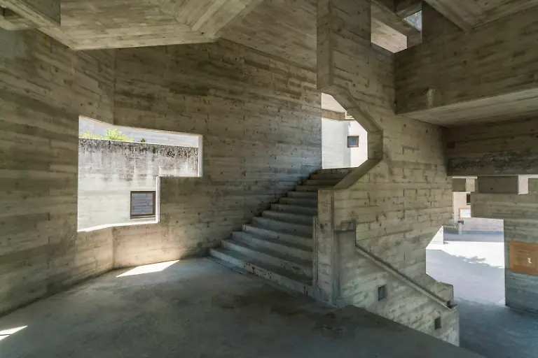 Church-Eglise-Saint-Nicolas-in-Heremenece