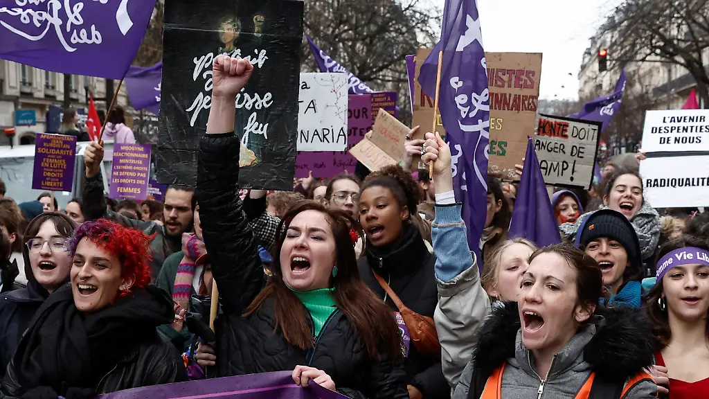 2023-03-08T135735Z-1104093917-RC2PPZ95VEB8-RTRMADP-3-WOMENS-DAY-FRANCE-PROTEST