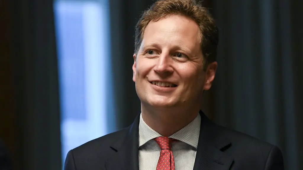 Georg-Friedrich-Prinz-von-Preussen-bei-der-Vorstellung-des-Buches-Der-Kronprinz-und-die-Nazis-Hohenzollerns-blinder-Fleck