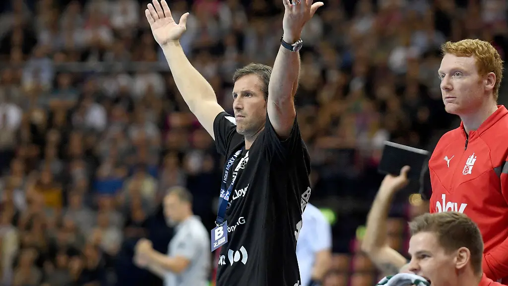 Hamburgs-Trainer-Torsten-Jansen-gestikuliert