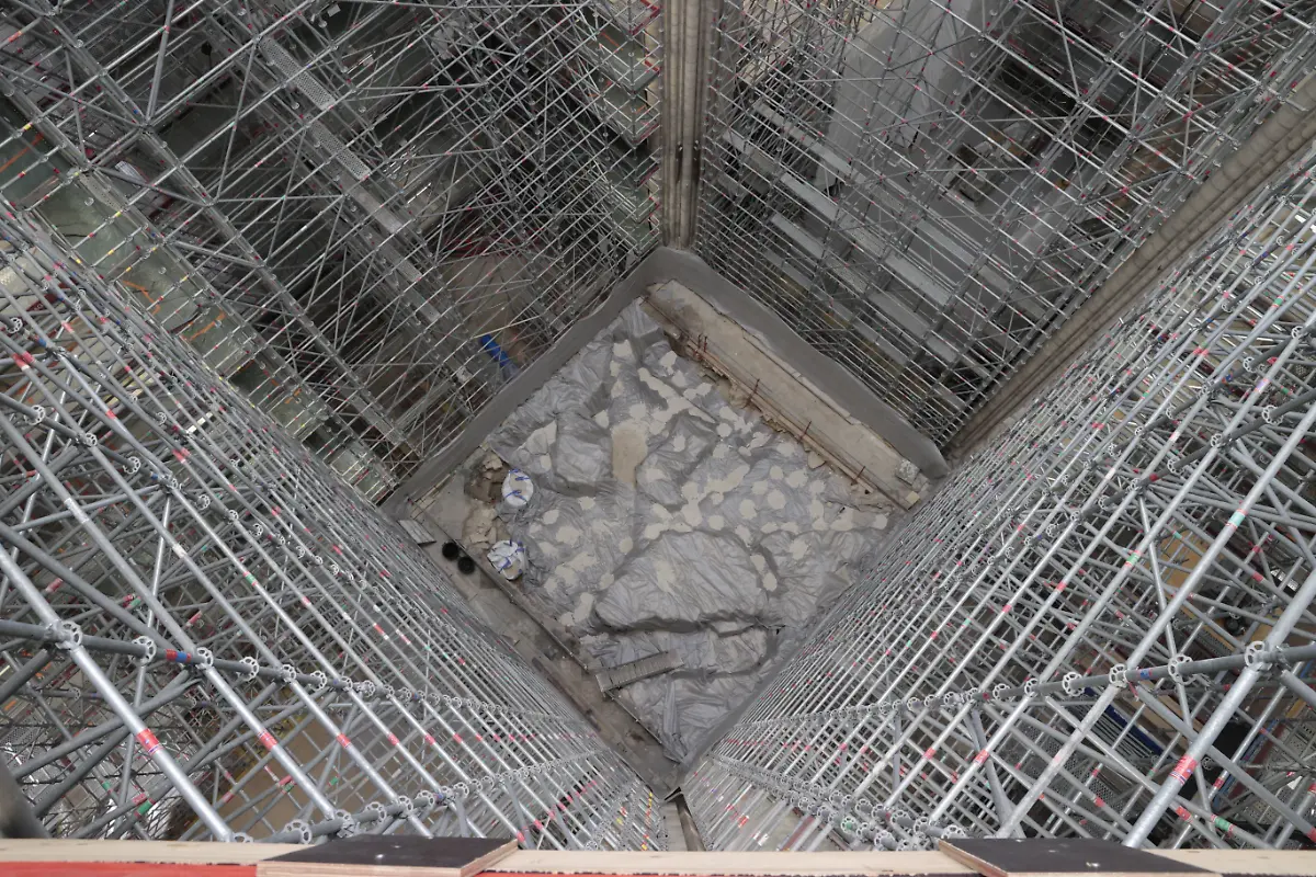 2022-07-28T122529Z-1261970057-RC20LV9MEEIL-RTRMADP-3-FRANCE-NOTREDAME