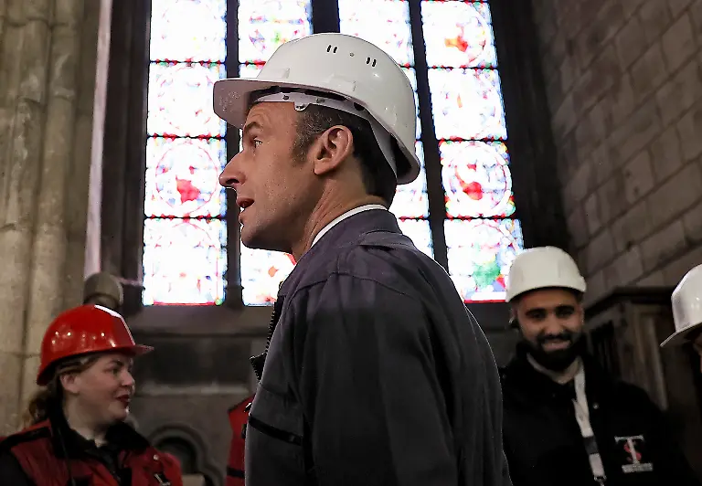 2022-04-15T174845Z-1053907077-RC2RNT9E29UP-RTRMADP-3-FRANCE-NOTREDAME-MACRON