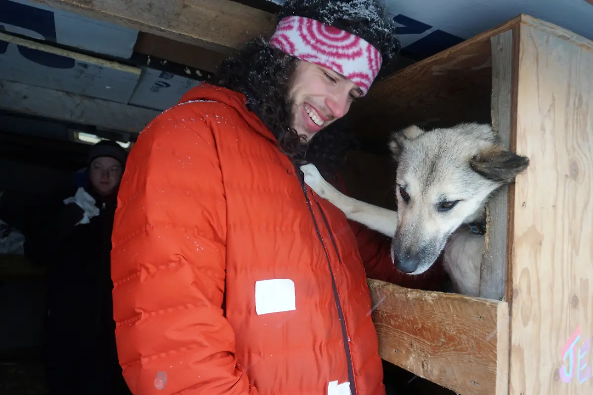 2020-03-08T025101Z-574935963-RC2EFF93D37M-RTRMADP-3-ALASKA-RACE