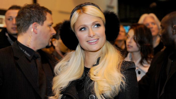 Da gibt's was auf die Ohren: Paris Hilton.