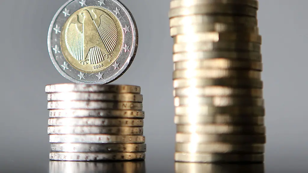 Euro-Muenzen-sind-gestapelt