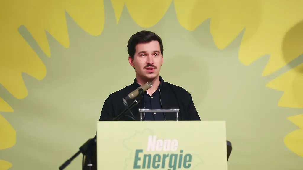 Max-Reschke-neu-gewaehlter-Sprecher-des-Thueringer-Landesverbandes-spricht-nach-seiner-Wahl