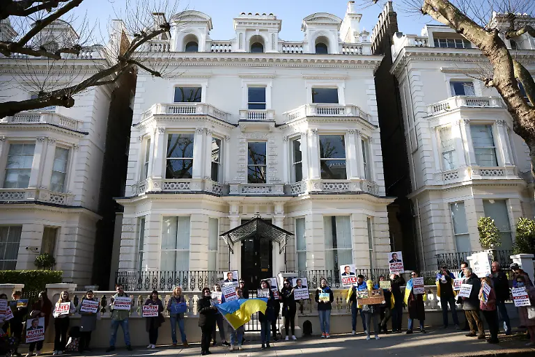 Protest-in-London-Vor-Russenvilla