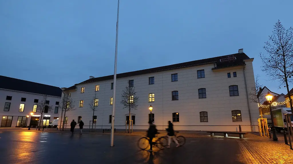 Das-Zeughaus-am-Arsenalplatz-der-Lutherstadt