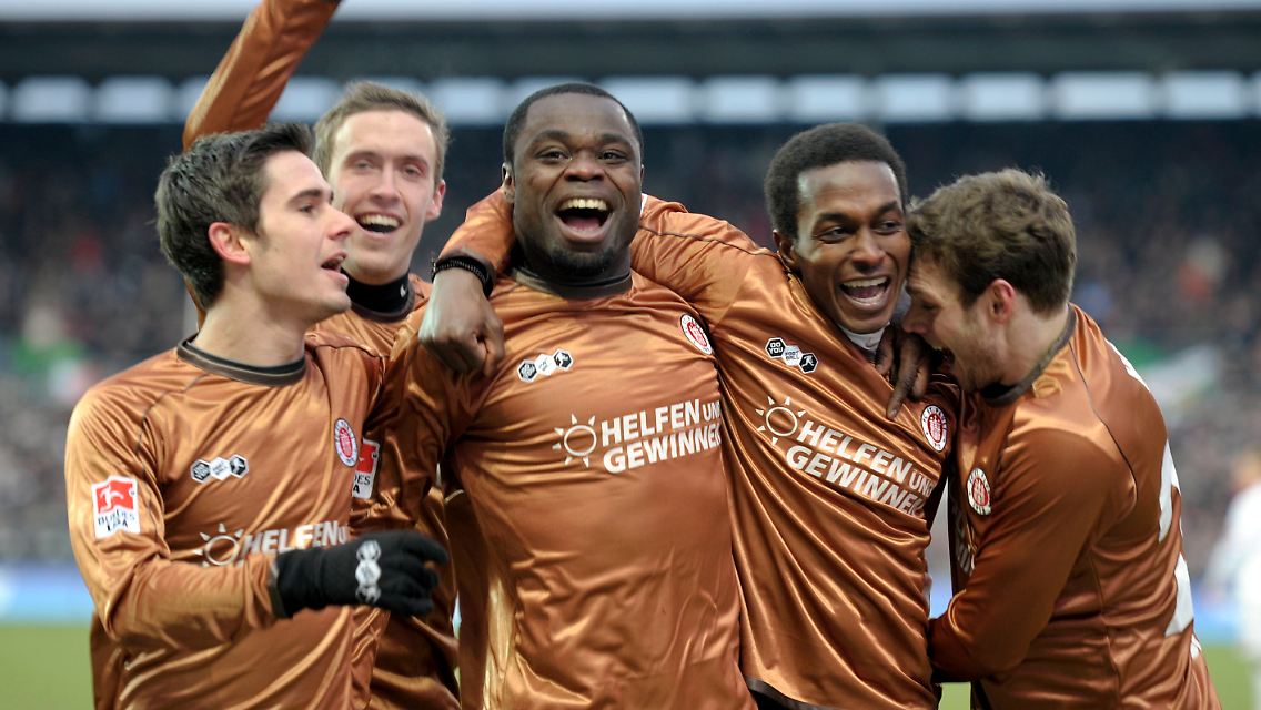 Gut gelaunt und frohgemut: Gerald Asamoah und seine Kollegen des FC St. Pauli wollen auch im Volkspark punkten.