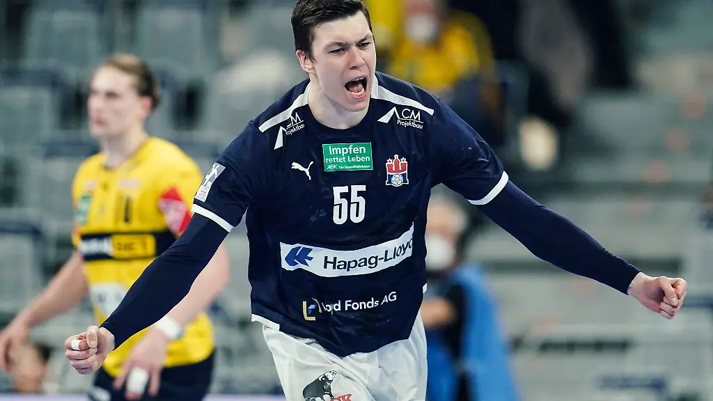 Hamburgs-Asat-Waliullin-jubelt-ueber-ein-Tor