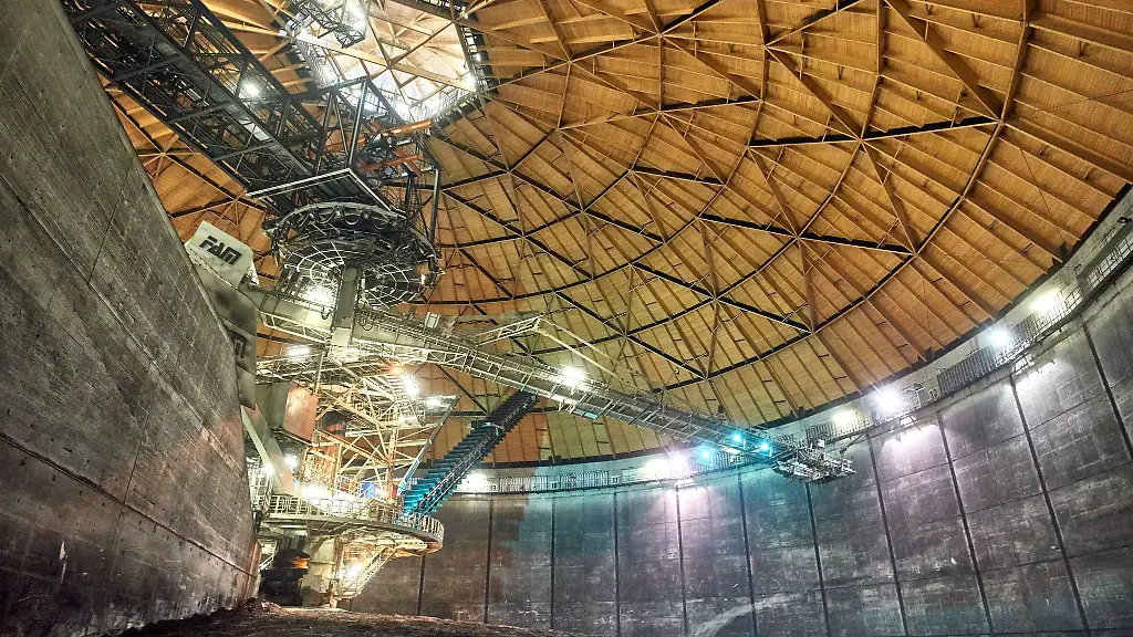 Blick-in-eines-der-beiden-Kohlekreislager-das-als-Zwischenlager-fuer-Steinkohle-diente