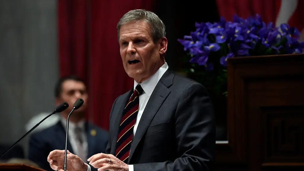 Der-Gouverneur-von-Tennessee-Bill-Lee-sieht-mit-Drag-Shows-die-Jugend-gefaehrdet