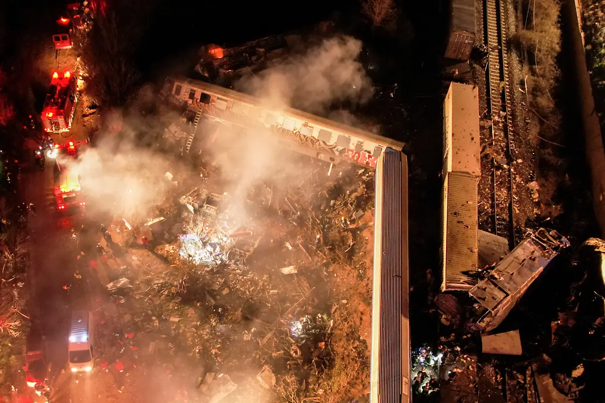 2023-03-01T022623Z-1081927452-RC2QKZ9SWHR3-RTRMADP-3-GREECE-TRAINS-CRASH