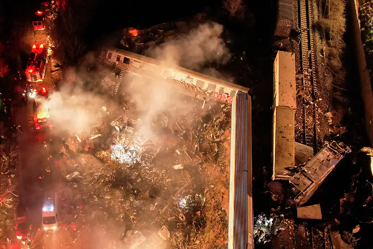 2023-03-01T022623Z-1081927452-RC2QKZ9SWHR3-RTRMADP-3-GREECE-TRAINS-CRASH