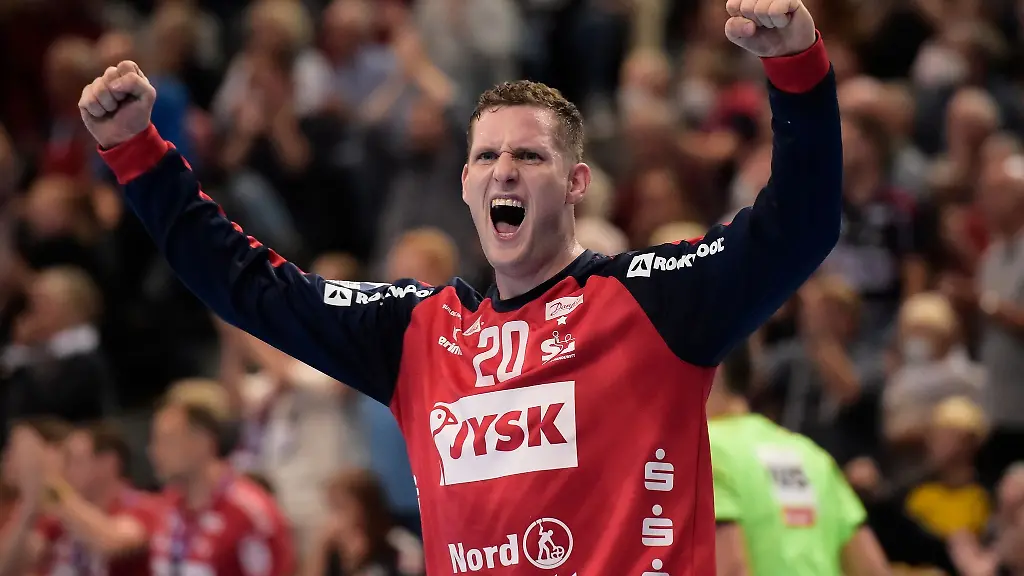 Flensburgs-Torwart-Kevin-Moeller-jubelt-nach-einem-Treffer