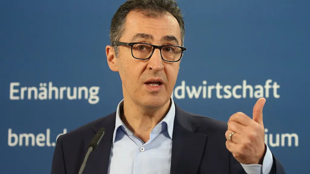 Bundesernaehrungsminister-Cem-Oezdemir-spricht-sich-fuer-mehr-Kinderschutz-in-der-Werbung-fuer-Lebensmittel-aus