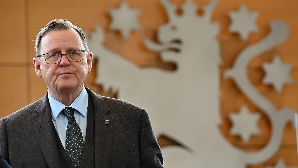 Bodo-Ramelow-Die-Linke-Ministerpraesident-von-Thueringen-steht-im-Landtag
