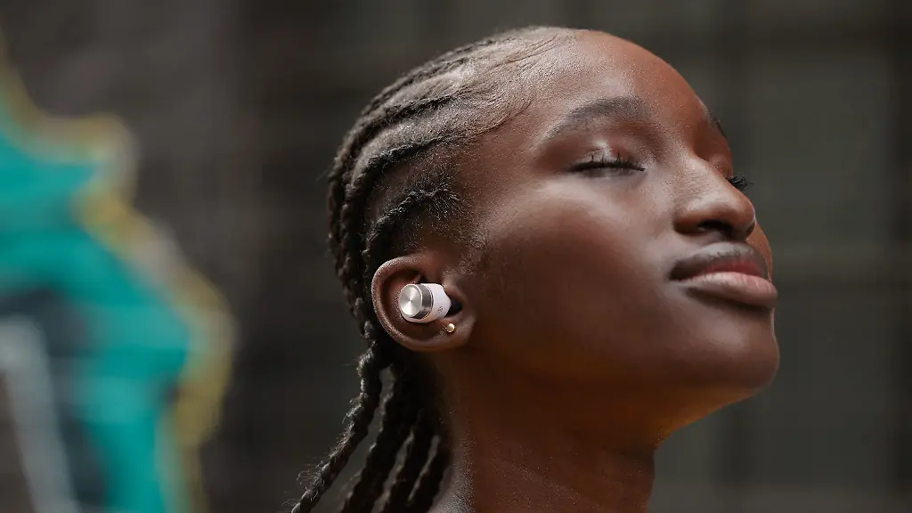 High-B-W-Pi7-S2-Canvas-White-Campaign-10-1