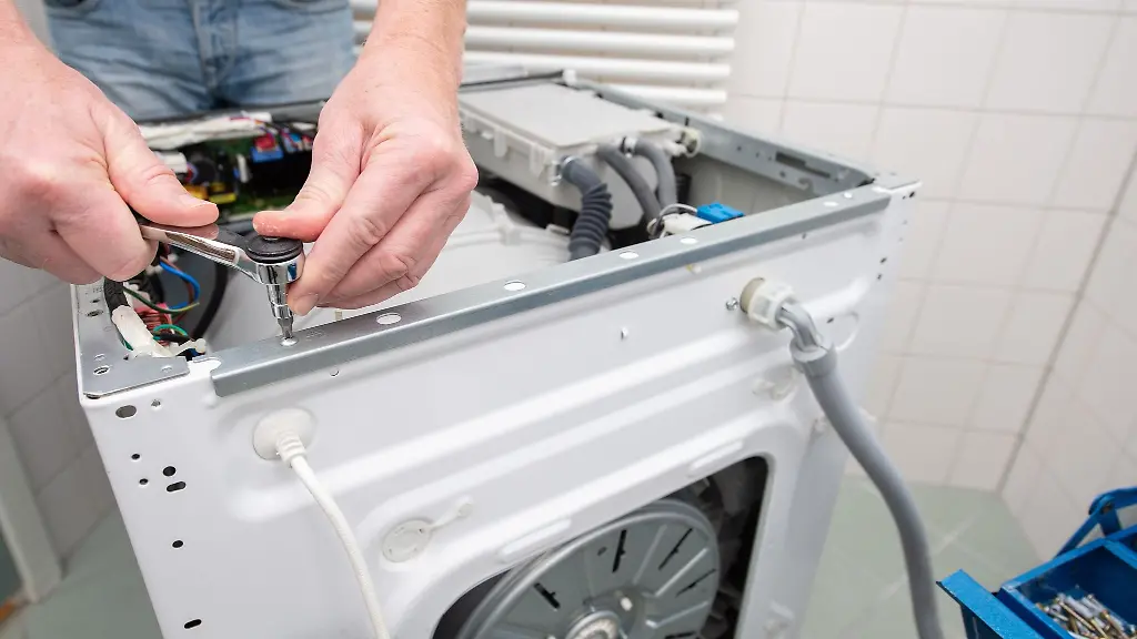 Rechnet-der-Handwerkernotdienst-am-Ende-viel-mehr-als-urspruenglich-vereinbart-ab-Dann-sollten-Sie-die-Rechnung-nicht-sofort-an-Ort-und-Stelle-begleichen