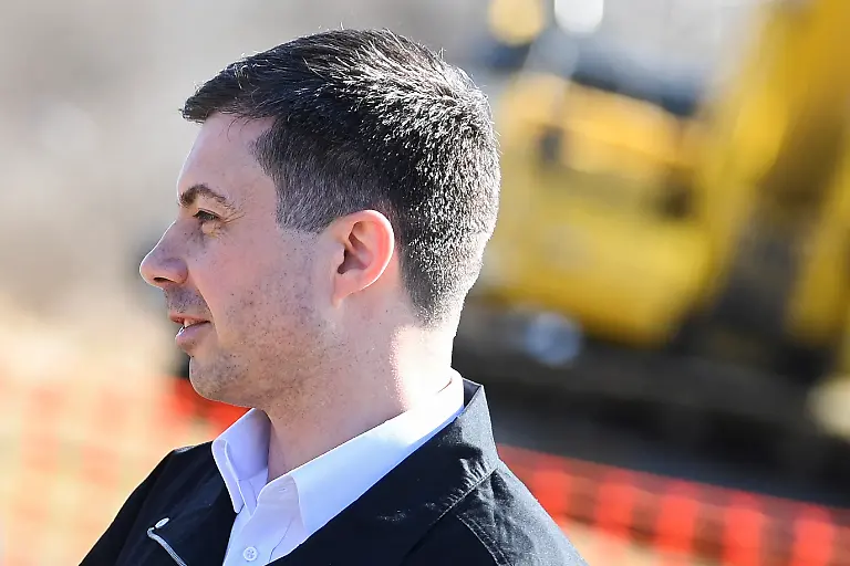 2023-02-23T181223Z-1040747143-RC24HZ9KPES5-RTRMADP-3-USA-OHIO-TRAIN