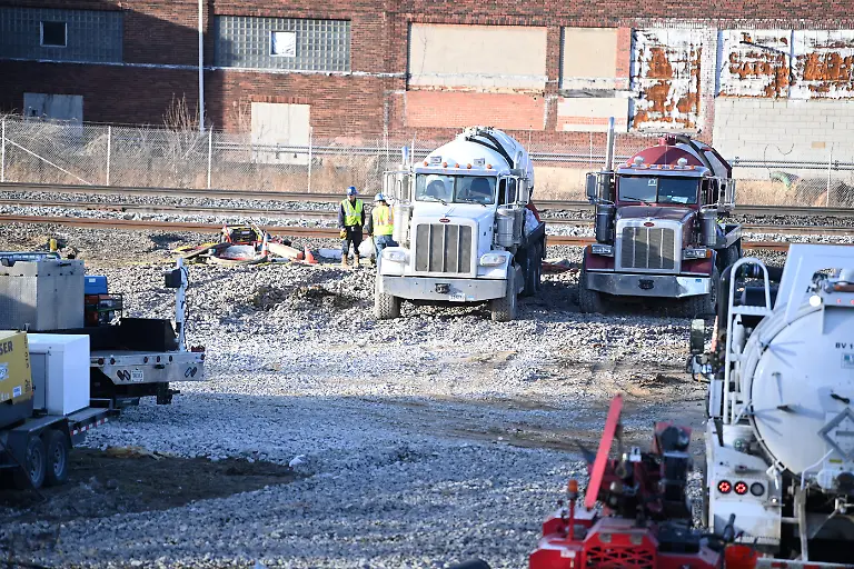 2023-02-16T020938Z-36917022-RC2XBZ9179MZ-RTRMADP-3-USA-OHIO-TRAIN