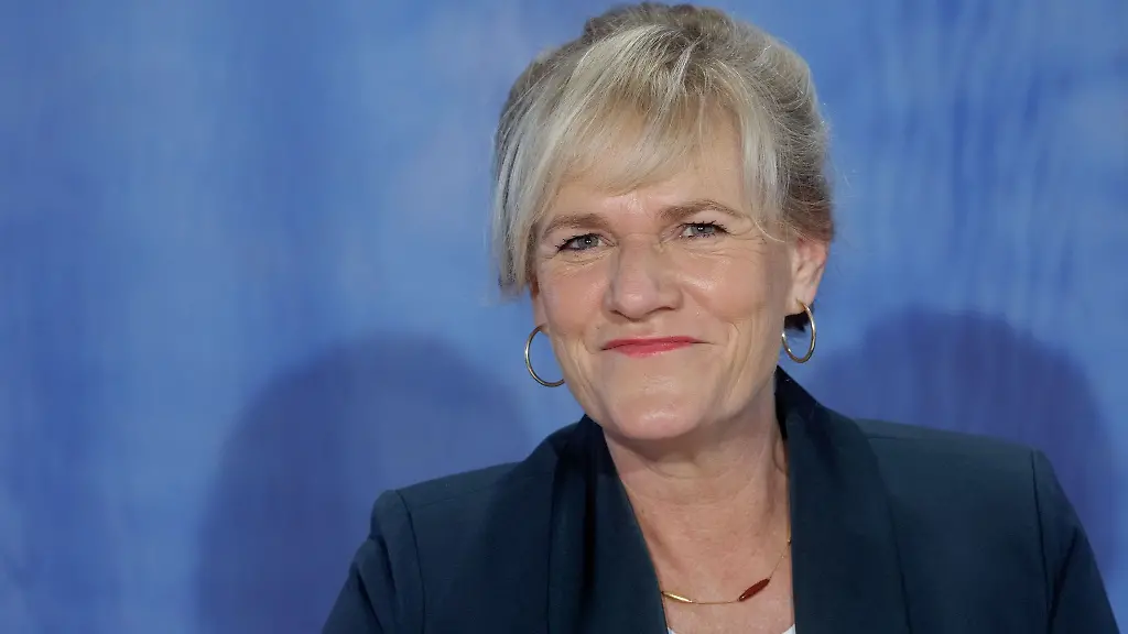 Simone-Oldenburg-Linke-Ministerin-fuer-Bildung-in-Mecklenburg-Vorpommern-laechelt