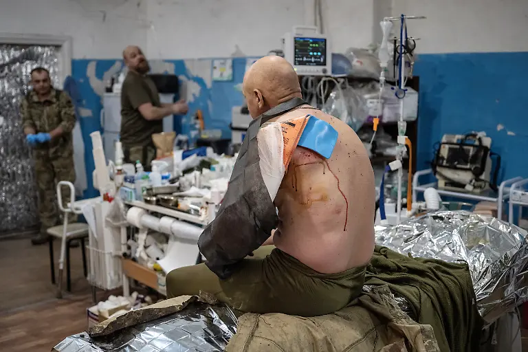 2023-02-21T080058Z-373775926-RC2CEZ9O2M95-RTRMADP-3-UKRAINE-CRISIS-FRONTLINE-MEDICS