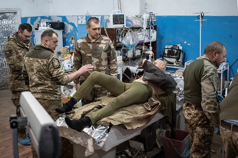2023-02-21T080102Z-1668913952-RC2CEZ9VO1JR-RTRMADP-3-UKRAINE-CRISIS-FRONTLINE-MEDICS