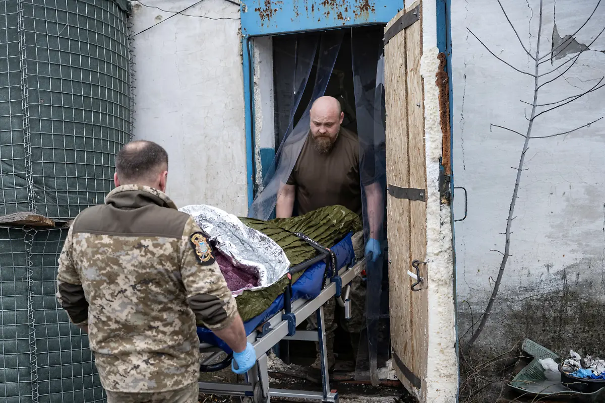 2023-02-21T080103Z-2133570563-RC2CEZ976AEB-RTRMADP-3-UKRAINE-CRISIS-FRONTLINE-MEDICS