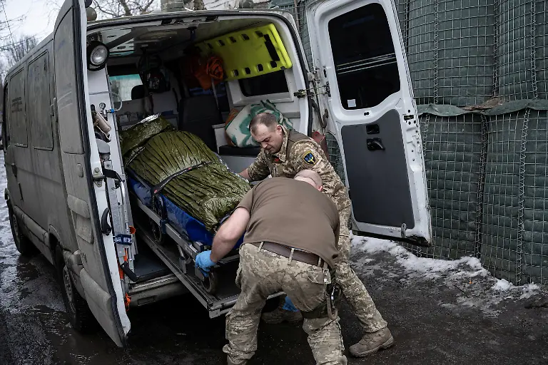 2023-02-21T080104Z-1002713344-RC2CEZ9567X1-RTRMADP-3-UKRAINE-CRISIS-FRONTLINE-MEDICS