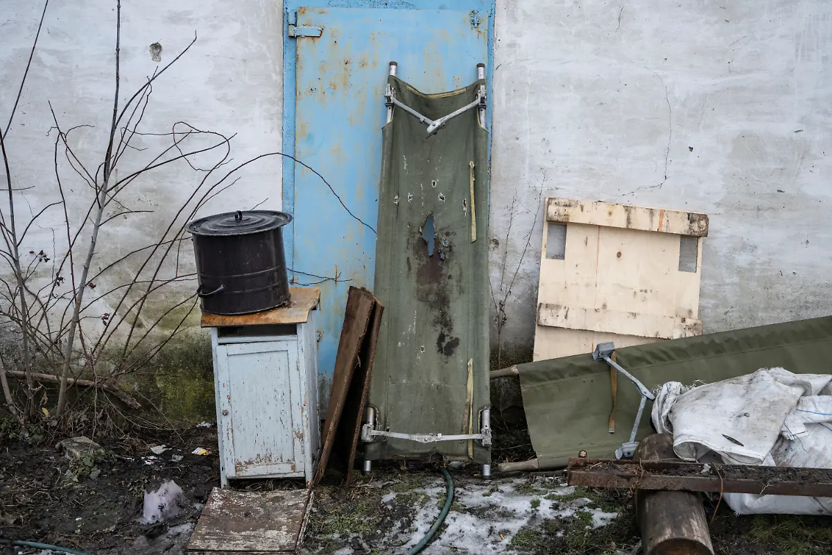 2023-02-21T080108Z-396017989-RC2CEZ9EZBWX-RTRMADP-3-UKRAINE-CRISIS-FRONTLINE-MEDICS