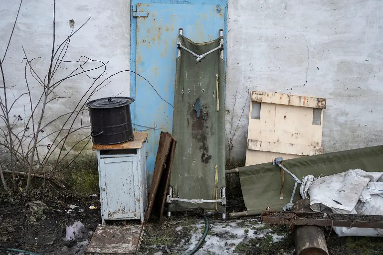 2023-02-21T080108Z-396017989-RC2CEZ9EZBWX-RTRMADP-3-UKRAINE-CRISIS-FRONTLINE-MEDICS