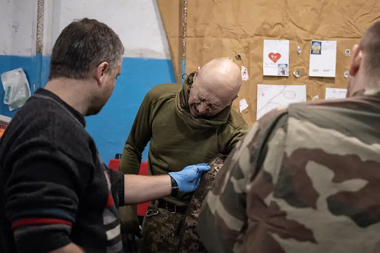 2023-02-21T080110Z-2629206-RC2BEZ91KGE9-RTRMADP-3-UKRAINE-CRISIS-FRONTLINE-MEDICS