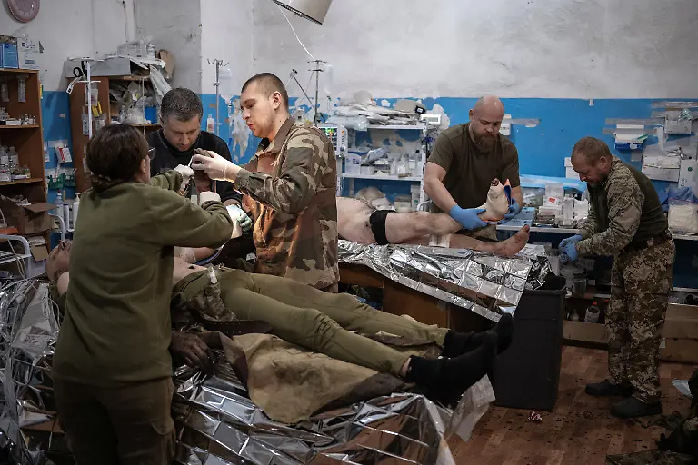 2023-02-21T080113Z-2087621413-RC2BEZ975Z0E-RTRMADP-3-UKRAINE-CRISIS-FRONTLINE-MEDICS