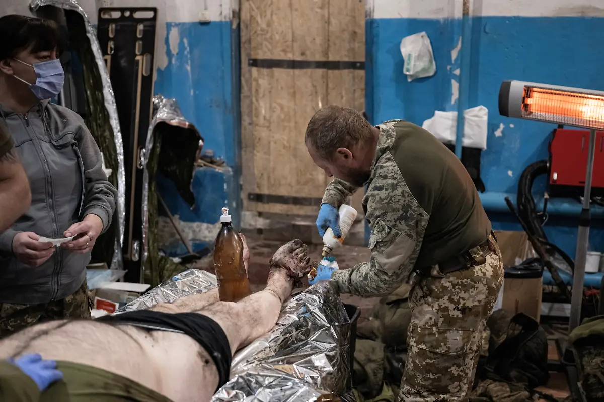 2023-02-21T080113Z-1637966137-RC2BEZ9QGD27-RTRMADP-3-UKRAINE-CRISIS-FRONTLINE-MEDICS