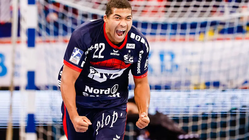 Flensburgs-Mads-Mensah-Larsen-jubelt-nach-einem-Tor