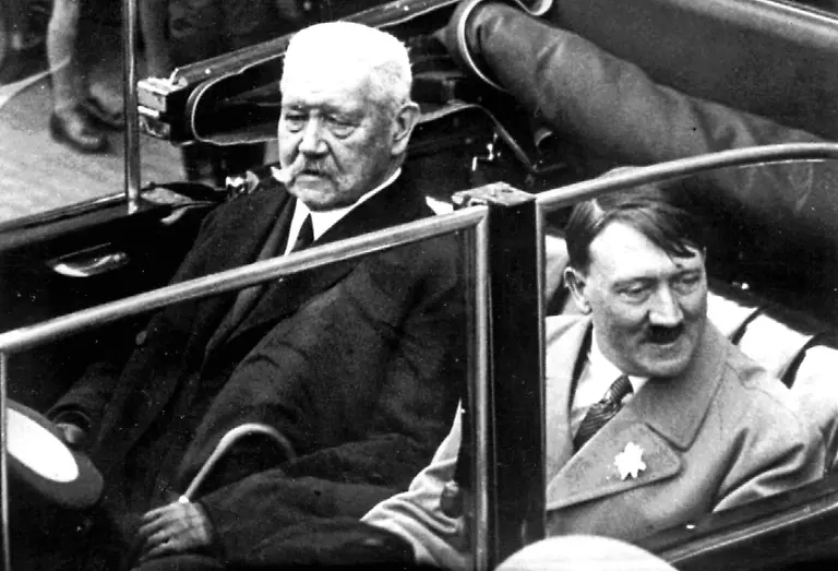 Paul-von-Hindenburg-plus-Hitler