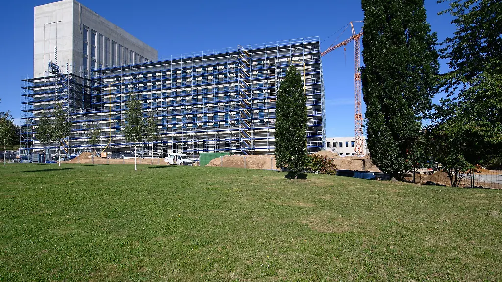 Blick-auf-die-Baustelle-der-Bibliothek-und-des-Hoersaalzentrums-der-TU-Bergakademie-Freiberg