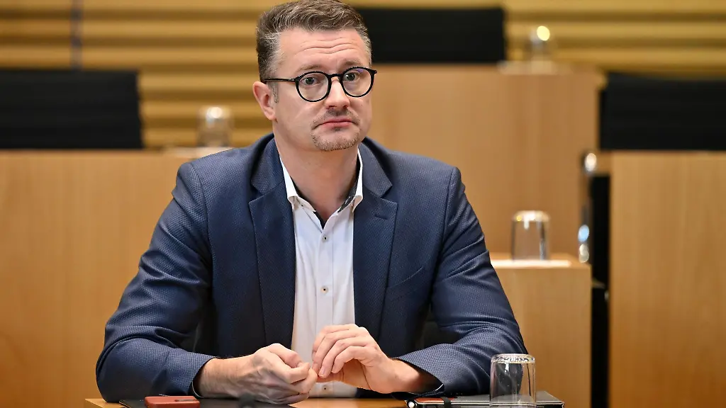 Christian-Tischner-CDU-Abgeordneter-und-Bildungspolitiker-sitzt-im-Landtag