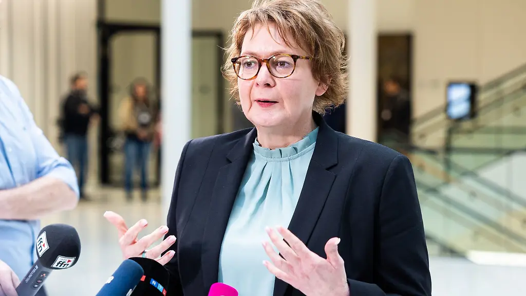 Daniela-Behrens-SPD-Innenministerin-Niedersachsen-spricht-zur-Presse