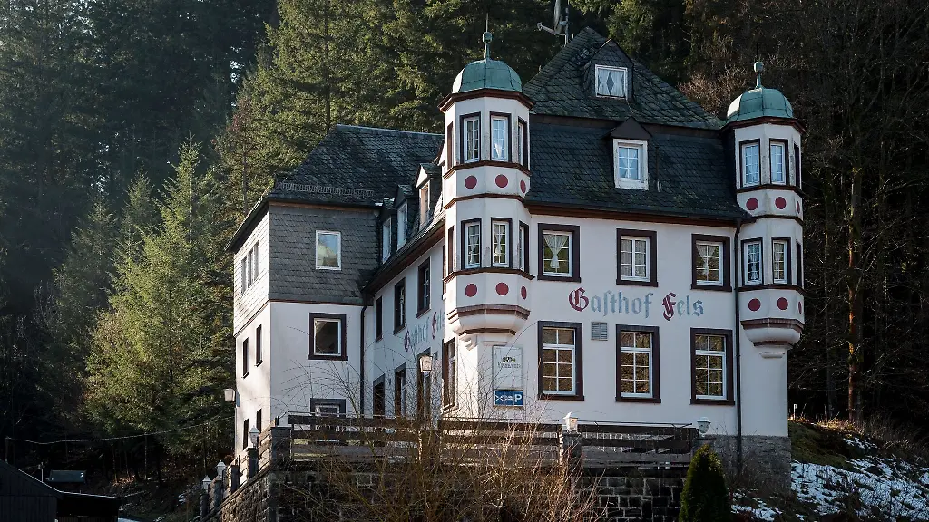 Aussenansicht-des-ehemaligen-Gasthofs-Fels