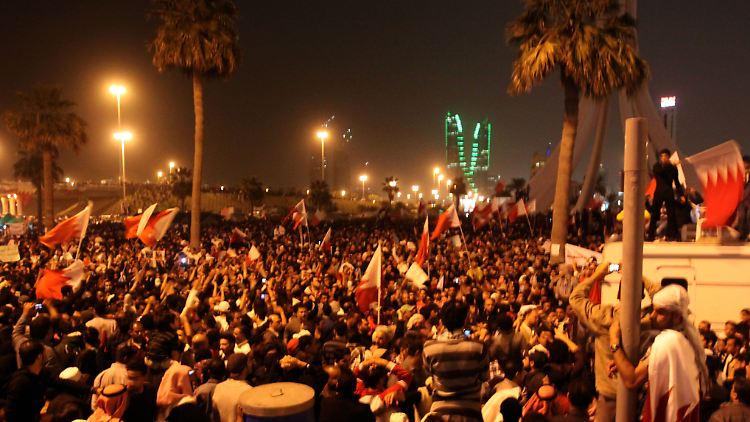 Tausende demonstrieren in Bahrain für Reformen.