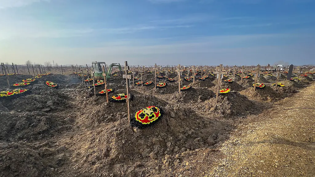 2023-01-26T105148Z-1553002247-RC2JVY9H9EG6-RTRMADP-3-UKRAINE-CRISIS-RUSSIA-GRAVES-WAGNER