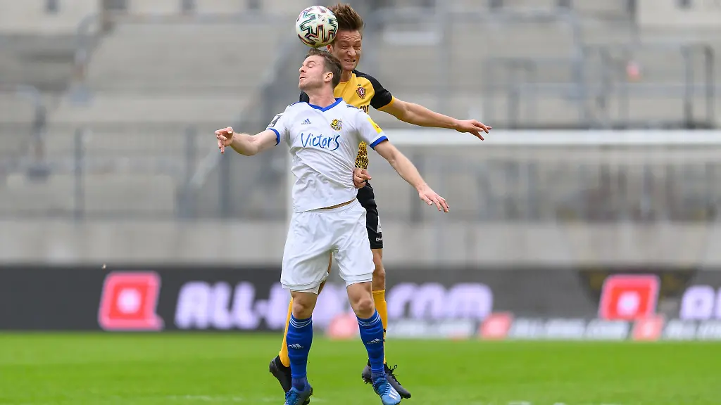 Dynamos-Tim-Knipping-r-gegen-Saarbrueckens-Sebastian-Jacob